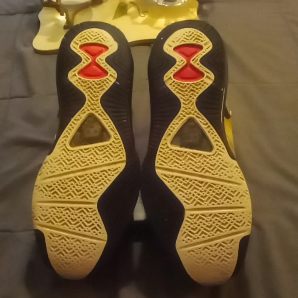 Labron 8 V2 - Picture 8 of 14